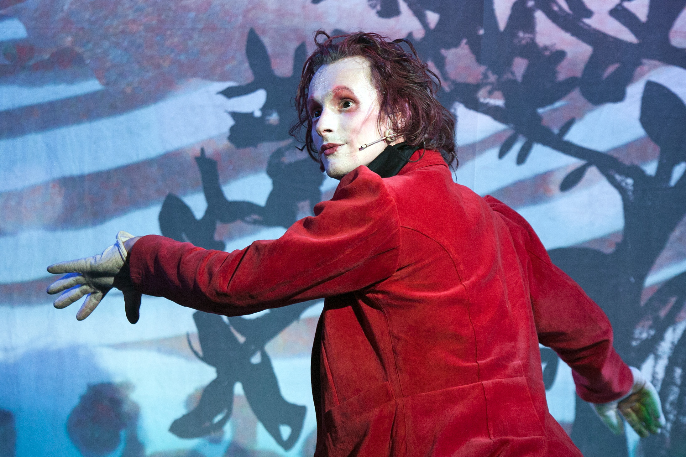 Skats no izrādes “Zelta pods” (rež. Jans Villems van den Boss, 2015) // Foto – Ziedonis Safronovs